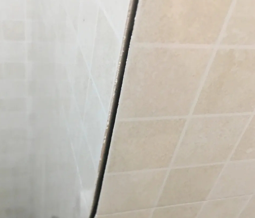 新县瓷砖空鼓维修公司分享阳台瓷砖脱落的修复过程可以分为以下几个步骤